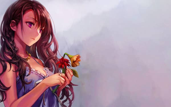 Chica bonita en vestido de dormir pensando con un par de flores casi marchitas en la mano