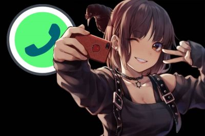 Dibujo de chica bonita enfocándose con el celular, haciendo guiño con el ojo en fondo negro